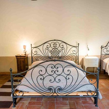 Agriturismo Bio Fattoria Di Pietra Giuncarico ภายนอก รูปภาพ