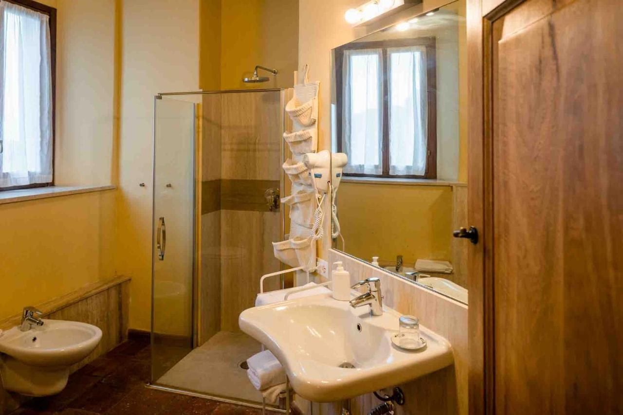 Agriturismo Bio Fattoria Di Pietra Giuncarico ภายนอก รูปภาพ