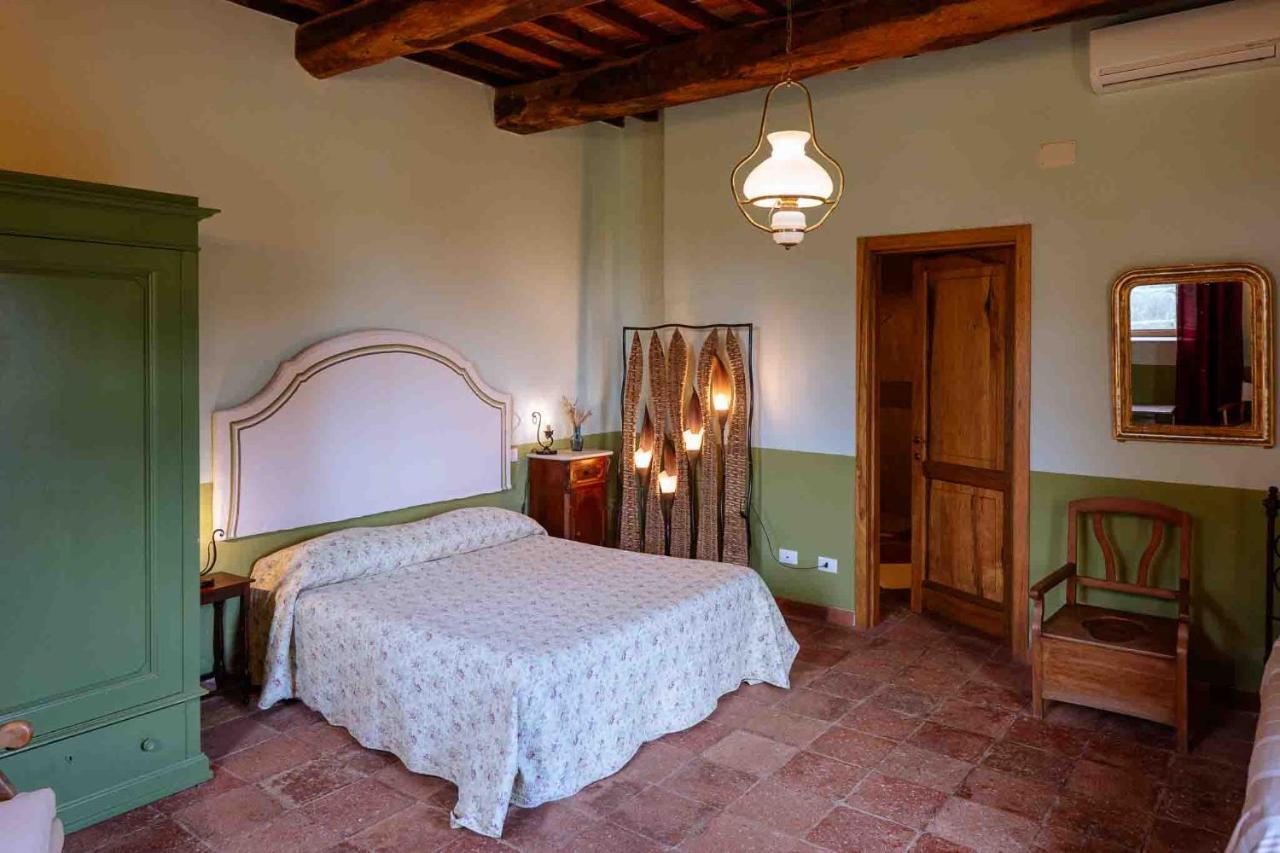 Agriturismo Bio Fattoria Di Pietra Giuncarico ภายนอก รูปภาพ