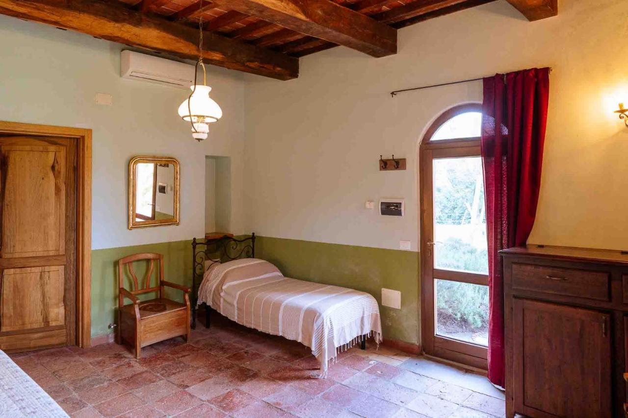 Agriturismo Bio Fattoria Di Pietra Giuncarico ภายนอก รูปภาพ