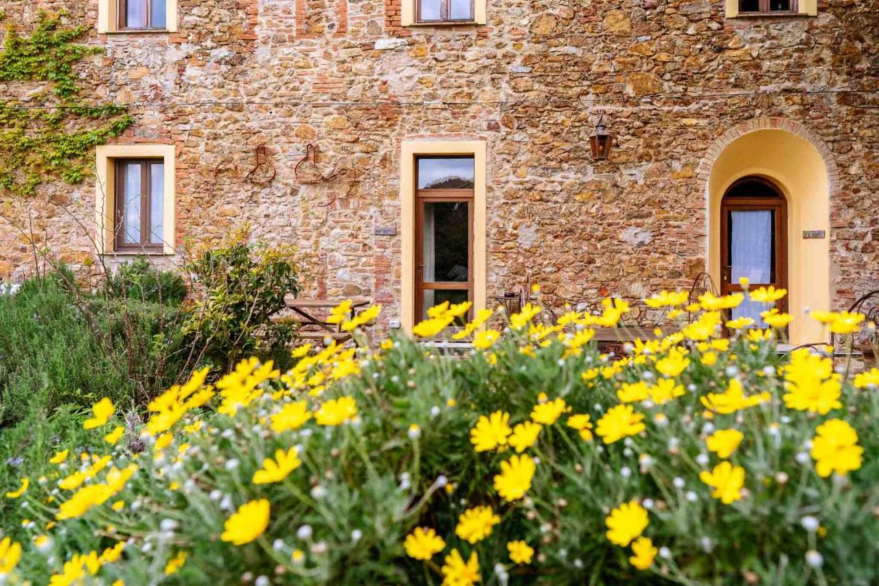 Agriturismo Bio Fattoria Di Pietra Giuncarico ภายนอก รูปภาพ