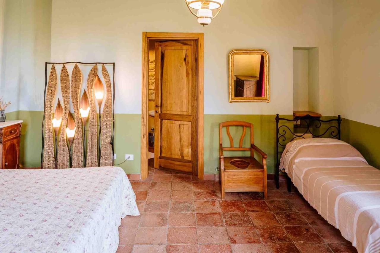 Agriturismo Bio Fattoria Di Pietra Giuncarico ภายนอก รูปภาพ