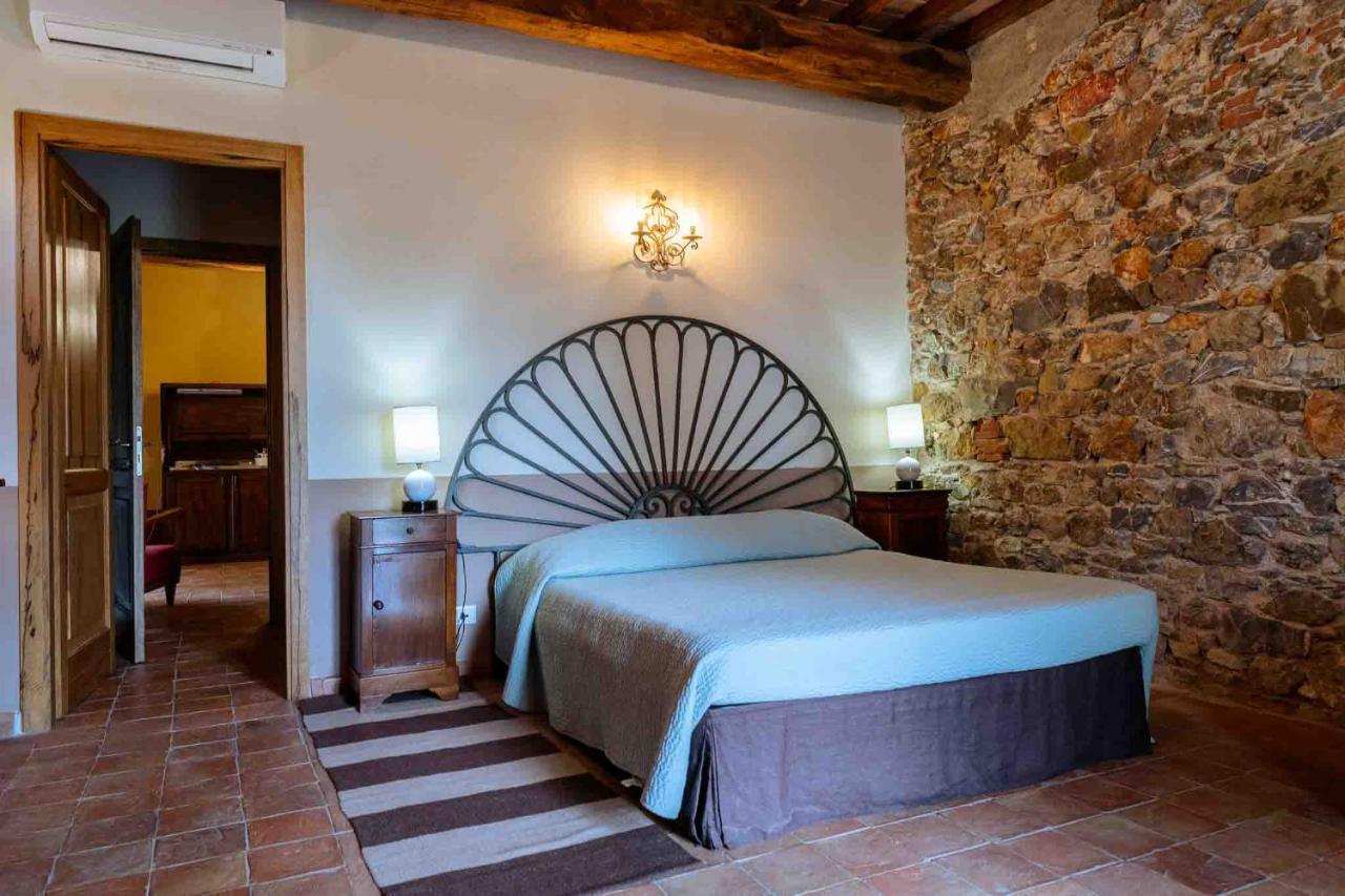 Agriturismo Bio Fattoria Di Pietra Giuncarico ภายนอก รูปภาพ