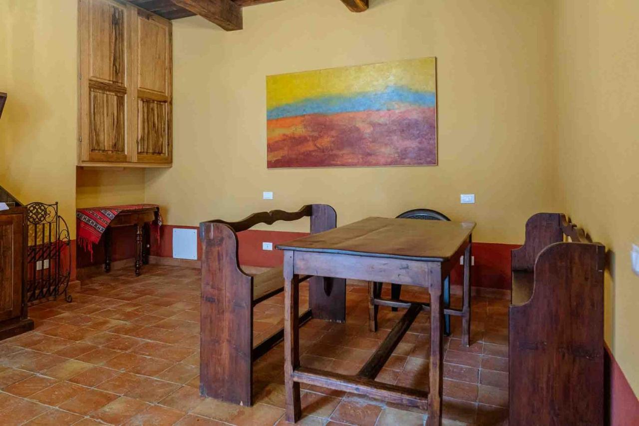 Agriturismo Bio Fattoria Di Pietra Giuncarico ภายนอก รูปภาพ
