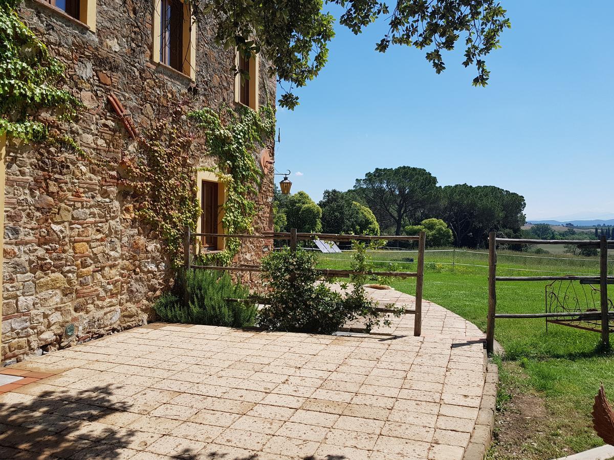 Agriturismo Bio Fattoria Di Pietra Giuncarico ภายนอก รูปภาพ